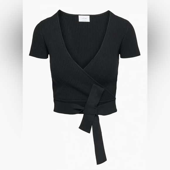 Aritzia little moon All Tied Up black crop short sleeve v-neck tie waist top - Picture 11 of 14